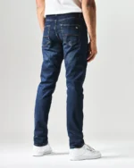 Weekend Offender Easy Fit Jeans – Relaxed Denim for Everyday Style