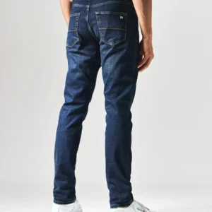 Weekend Offender Easy Fit Jeans – Relaxed Denim for Everyday Style