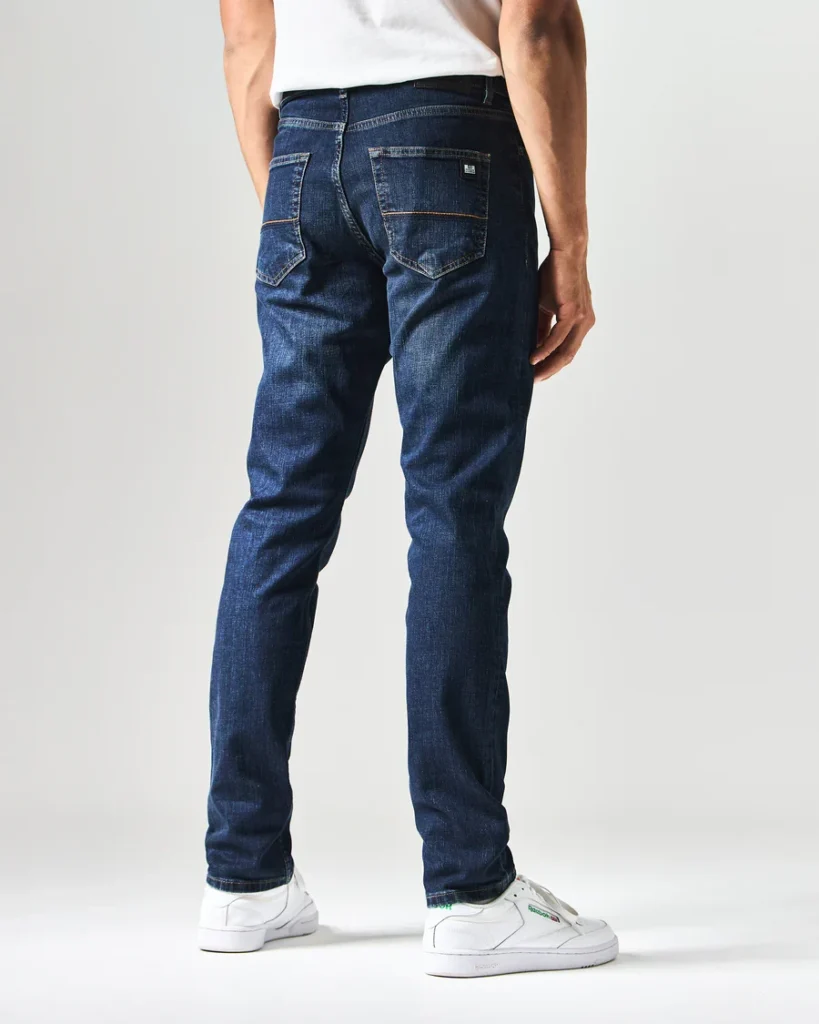 Weekend Offender Easy Fit Jeans – Relaxed Denim for Everyday Style